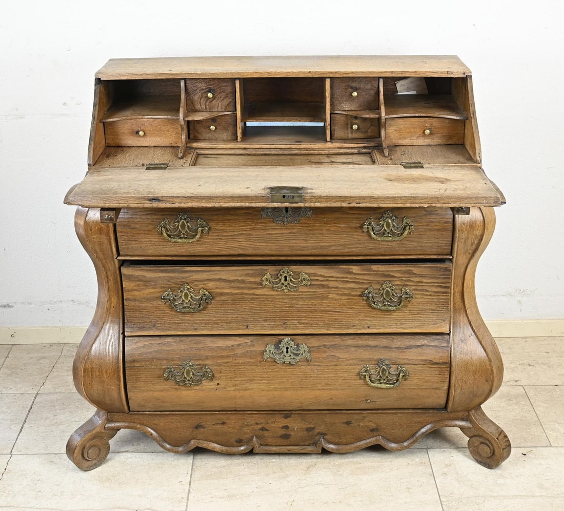 Oak Baroque secretary desk: 18th-century Dutch oak Louis XV Baroque secretary desk. Double curved with original bronze fittings. Dimensions: 97 x 110 x 50 cm. In good, unrestored condition.