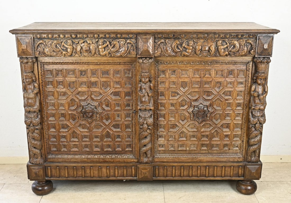 Flemish base (statue) cabinet: 17th - 18th Century Flemish oak Renaissance base with sculptures + cherub heads and putti. Top replaced. Dimensions: 110 x 155 x 51 cm. In good condition.