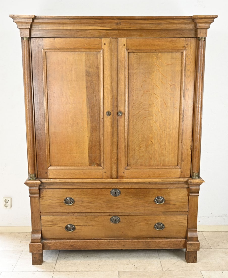 Oak cabinet, 1820: Dutch oak peasant Empire cabinet with original fittings. Circa 1820. Dimensions: 180 x 140 x 53 cm. In good condition.