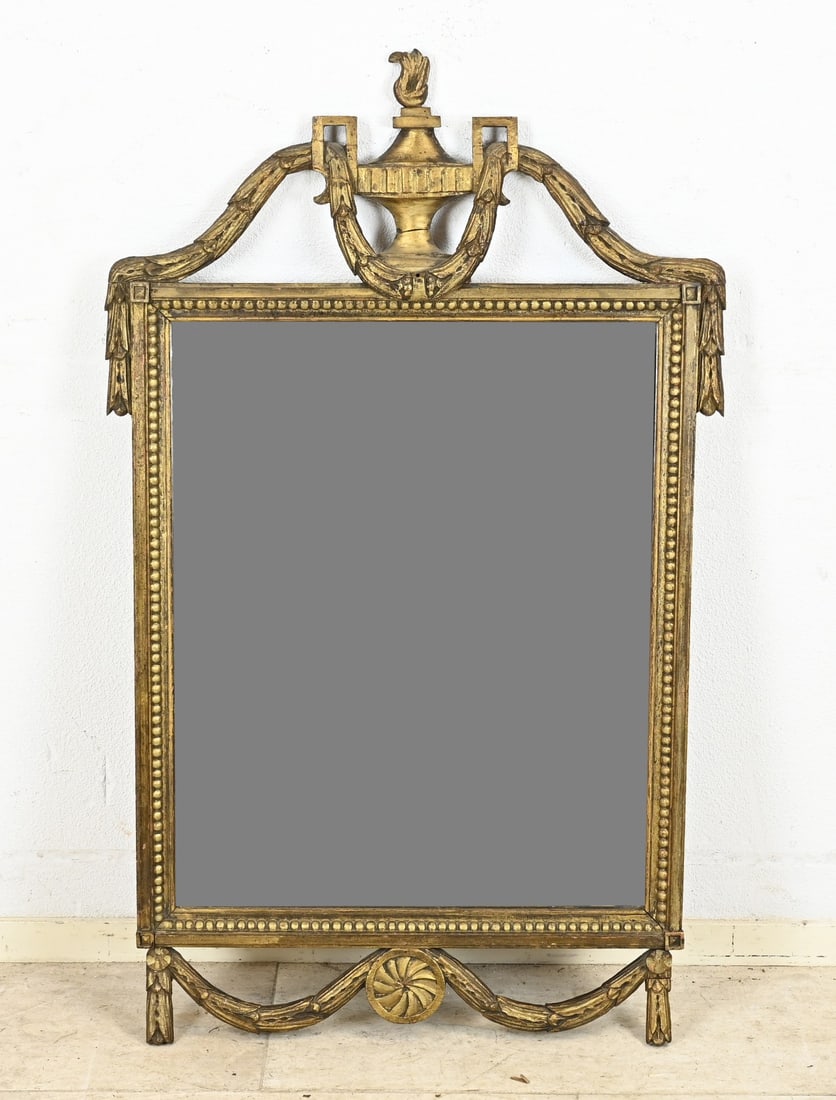 Old mirror, 115 x 67 cm.: 18th-century gilded Louis Seize mirror with garlands. Dimensions: 115 x 67 cm. In good condition.