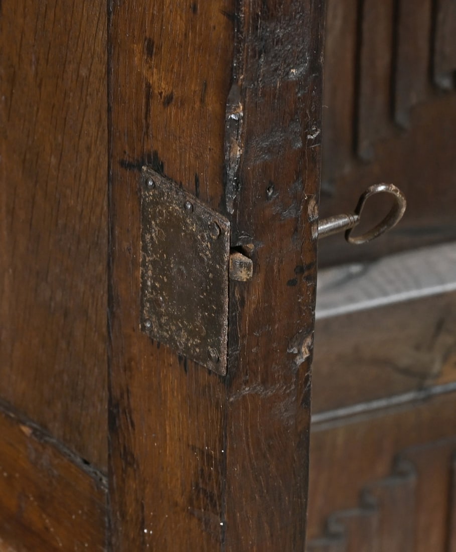 Gothic milk cabinet - 2