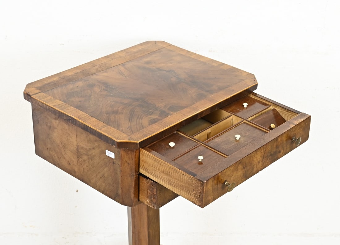 Antique sewing table - 2