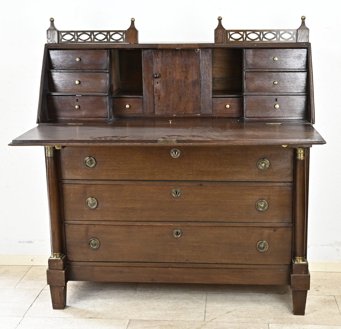 Oak secretary desk: 18th-century Dutch Louis Seize oak secretary desk with railings and solid columns. Dimensions: 130 x 120 x 48 cm. In good condition.