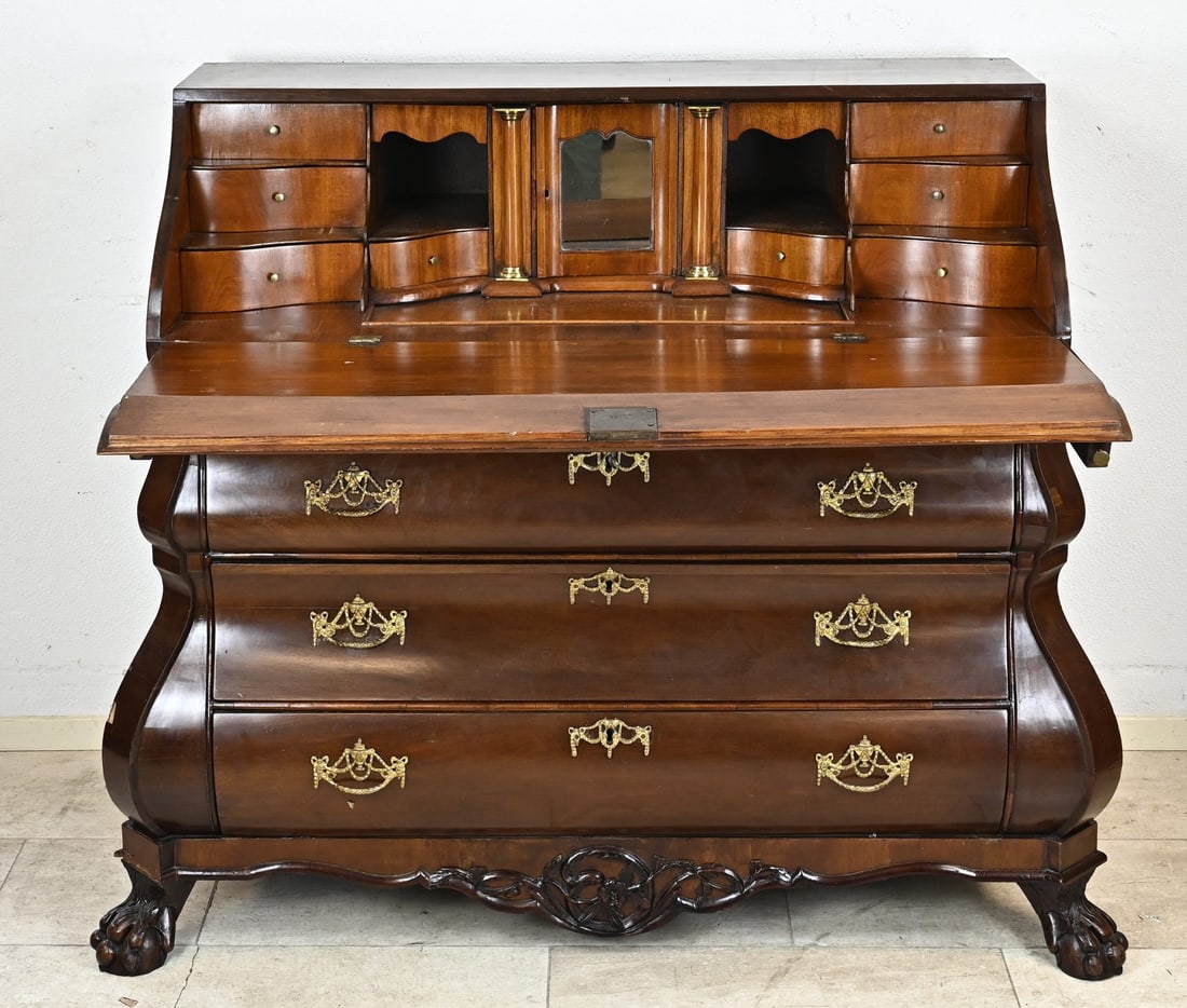 Double-curved desk: 18th-century Dutch, double-curved Baroque secretary desk, fitted with gilded bronze fittings and beautiful interior. Older restoration. Dimensions: 112 x 125 x 58 cm. In good condition.