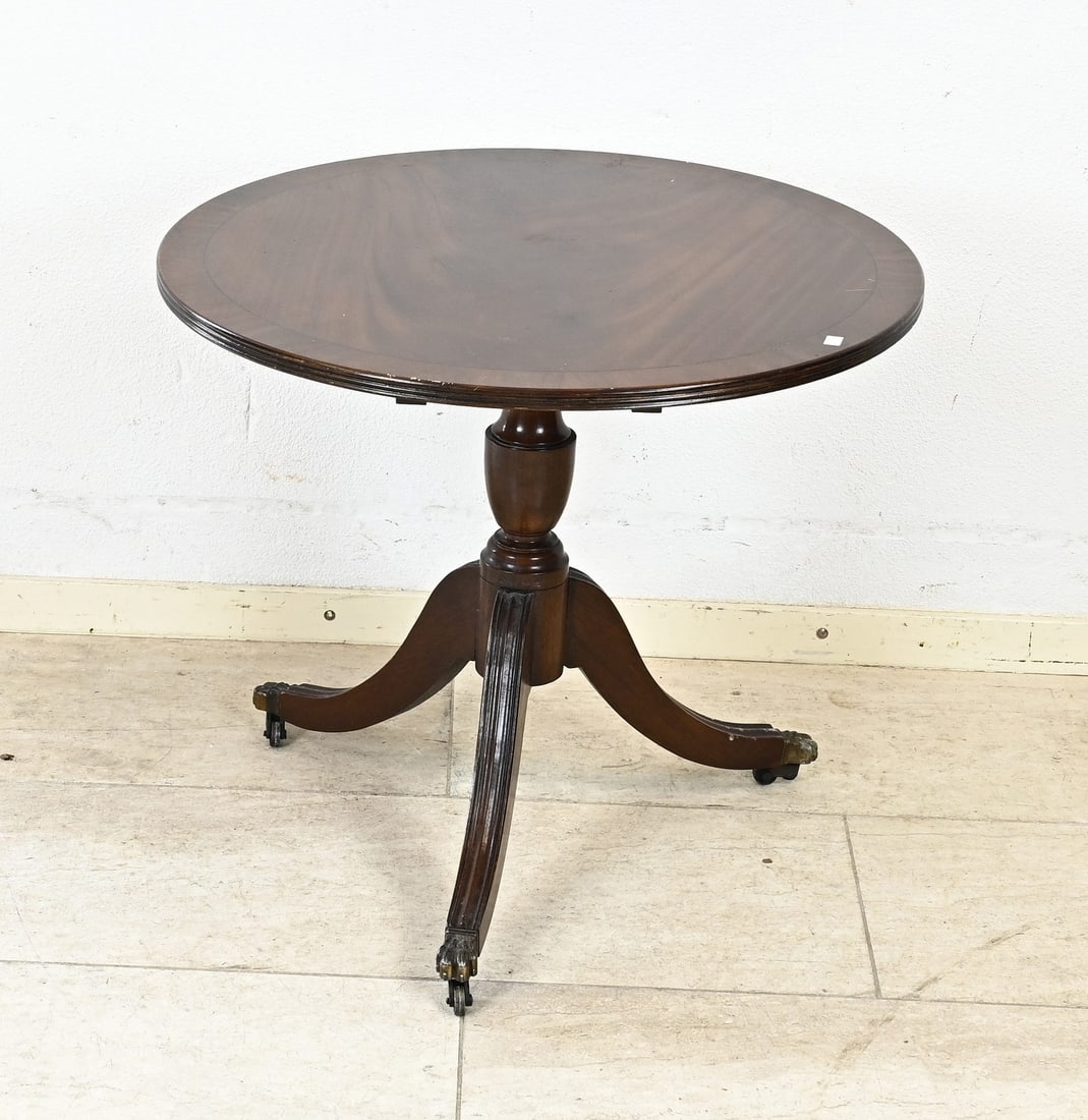 English tilt-top table (1 of 2)