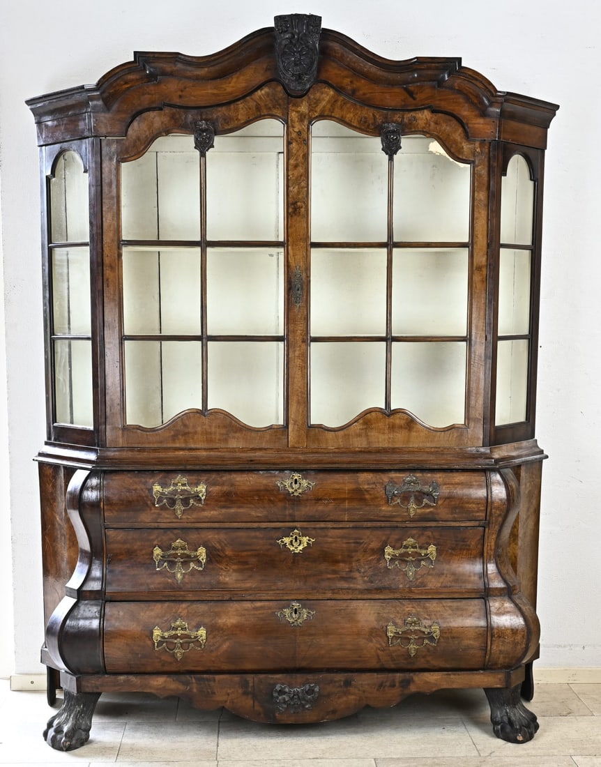 Burr walnut display cabinet: 18th-century Dutch burr walnut Baroque display cabinet with bronze fittings and claw feet. Removable. Dimensions: 222 x 170 x 45 cm. Unrestored good condition.