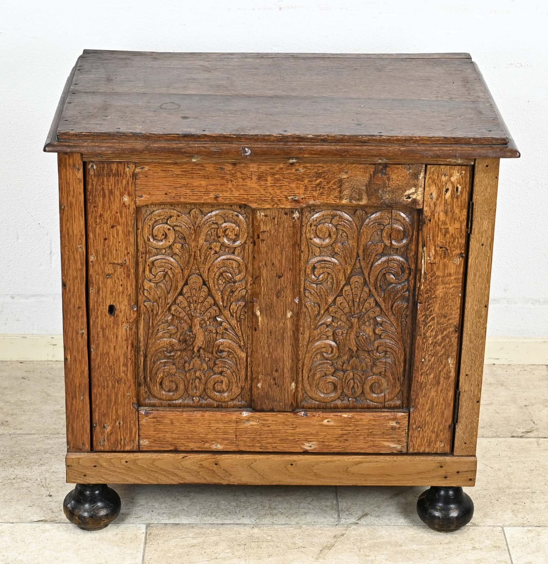 Oak cabinet: 19th-century, Dutch, oak, single-door cabinet with carving. Dimensions: 71 x 70 x 48 cm. In good condition.