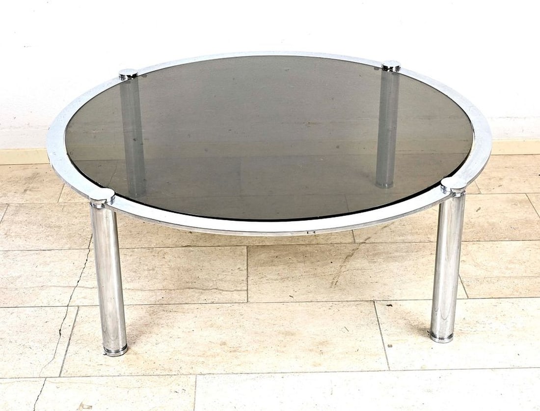 Glass coffee table (round): Round coffee table with a chrome base and a frosted smoked glass top. Second half of the 20th century. Dimensions: 44 x Ø 120 cm. In good condition.