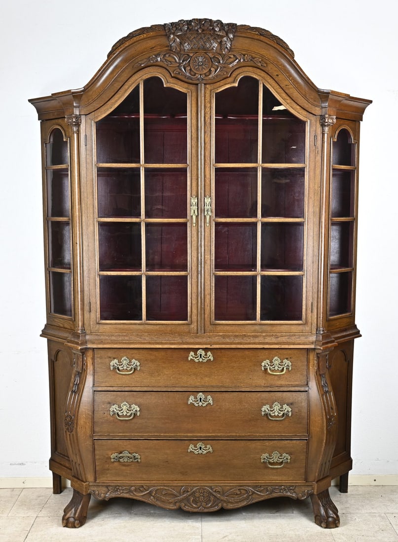 18th-century oak display cabinet: 18th-century Dutch oak Baroque display cabinet with claw feet and bronze fittings. Removable. Beautiful patina. Dimensions: 242 x 170 x 45 cm. In good, unrestored condition.