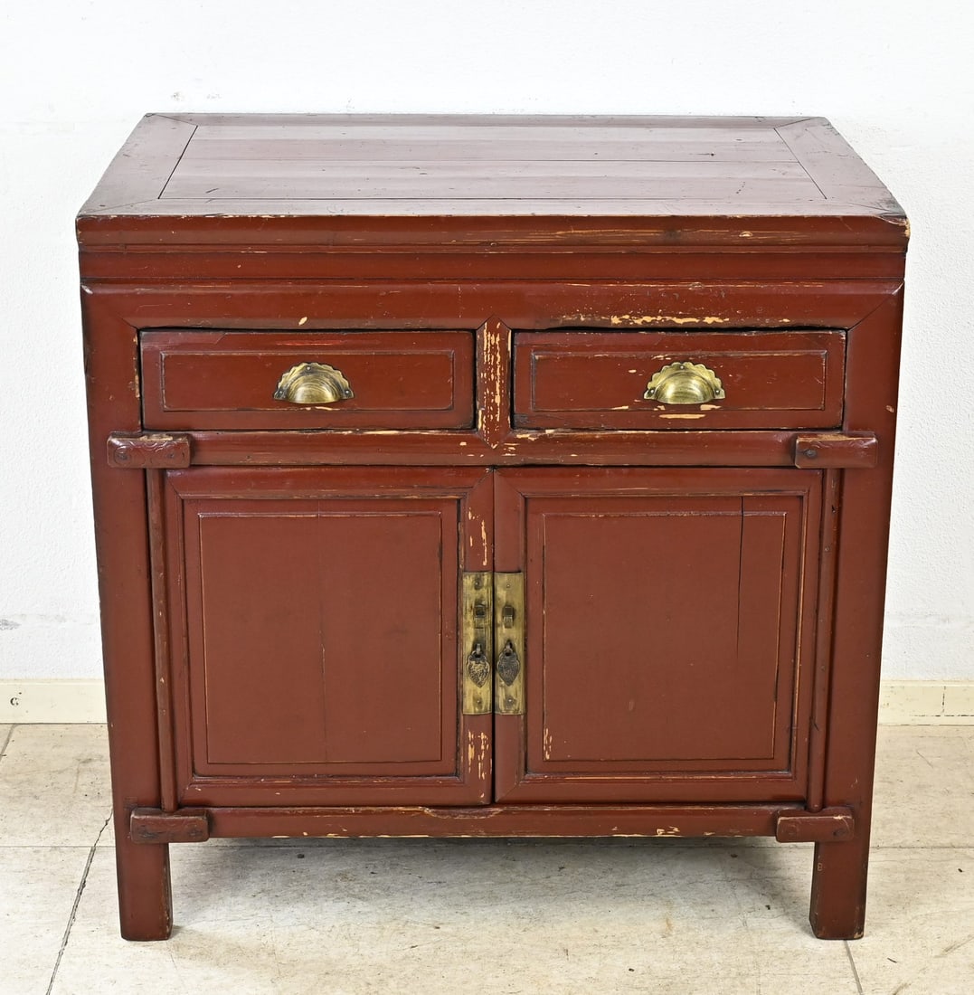 Chinese cabinet: Old Chinese red lacquer pedestal cabinet. 20th century. Dimensions: 77 x 50 x 76 cm. In good condition.