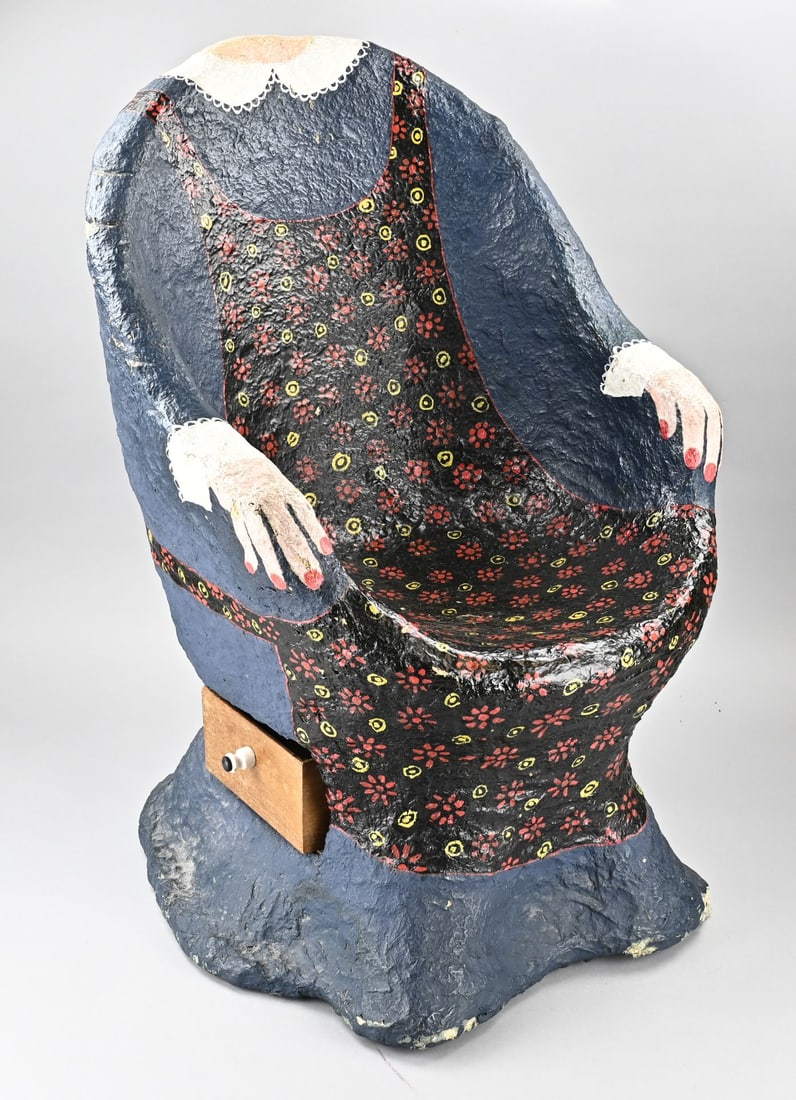 Small chair, papier-mâché: Modern papier-mâché chair with drawer made by Liesbeth Bitter (Dordrecht). Unique piece. Dimensions: 80 x 52 x 55 cm. In good condition.