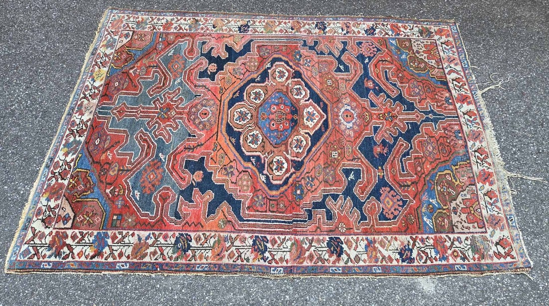 Persian rug/carpet, 200 x 142 cm. (1 of 3)