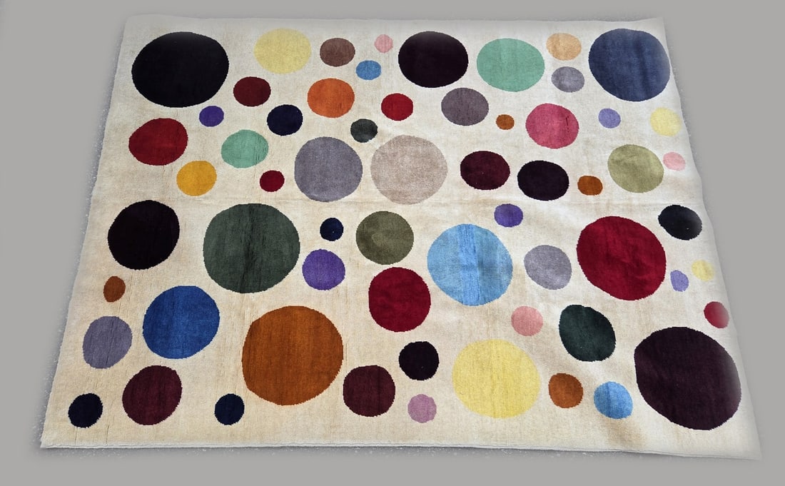 Modern carpet, 199 x 151 cm.: Modern hand-knotted wool rug with abstract colored dot decoration. Dimensions: 199 x 151 cm. In good condition.