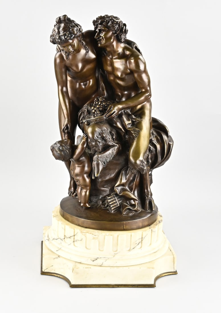 Antique bronze figure, Clodion: Large 19th-century bronze sculpture on a rotating marble base. By Clodion. Satyr with mother and child. Dimensions/Total height: (sculpture + base): H 61 cm. Sculpture height: H 48 cm. Base height: H