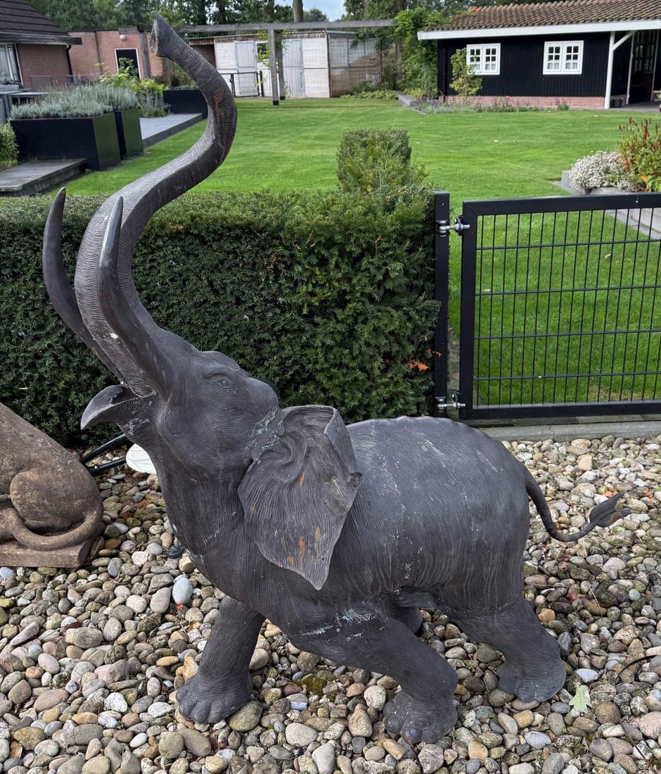 Bronze (garden) statue, Elephant (1 of 2)