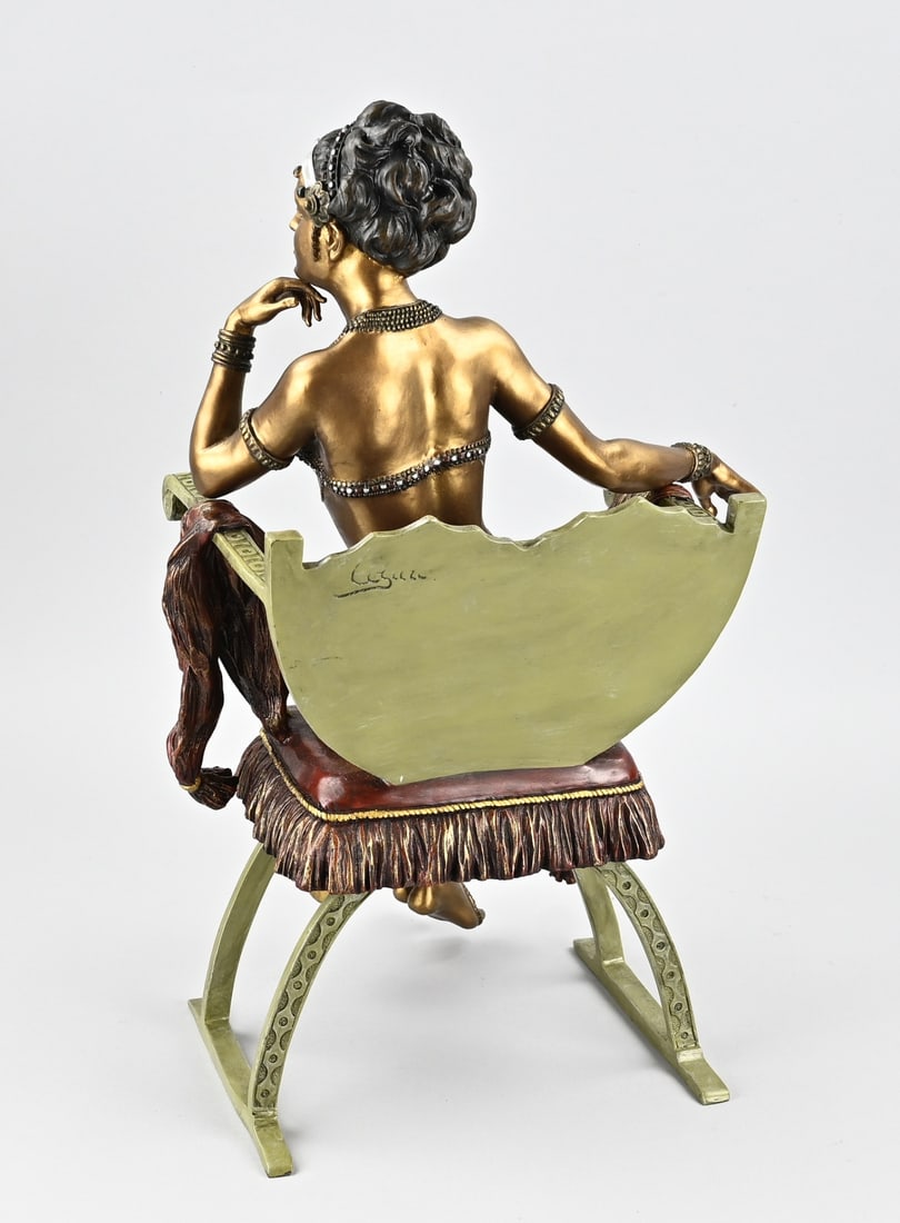 Caesar statue, Mata Hari - 2