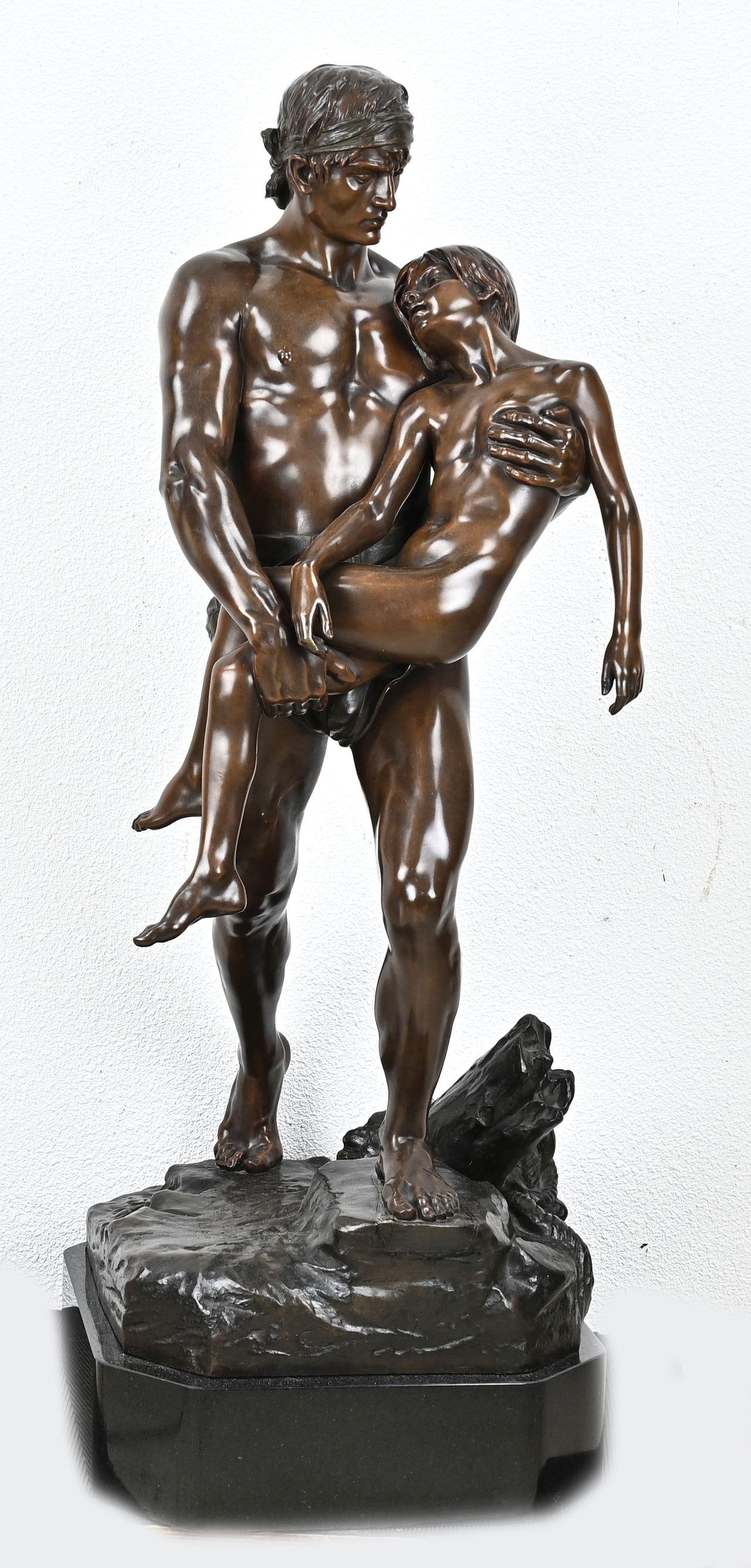 Bronze sculpture, Sailor with Drowning Man Jean Ossaye Mombur. 1850 - 1890: Very large antique bronze sculpture, Morbur. Medal of Fine Arts 1885, on a black marble base. Sailor with a drowning man. Jean Ossaye Mombur. 1850 - 1890. Dimensions: H 96 cm. In very good condition.