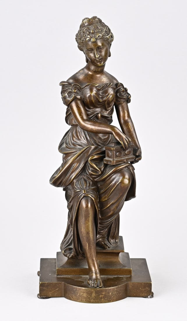 Bronze statue, Woman: Antique bronze figure. France. Circa 1900. Woman with jewelry box seated on a pedestal. Unsigned design by Eutrope Bouret. 1833 - 1906. Dimensions: 35 cm. In good condition.