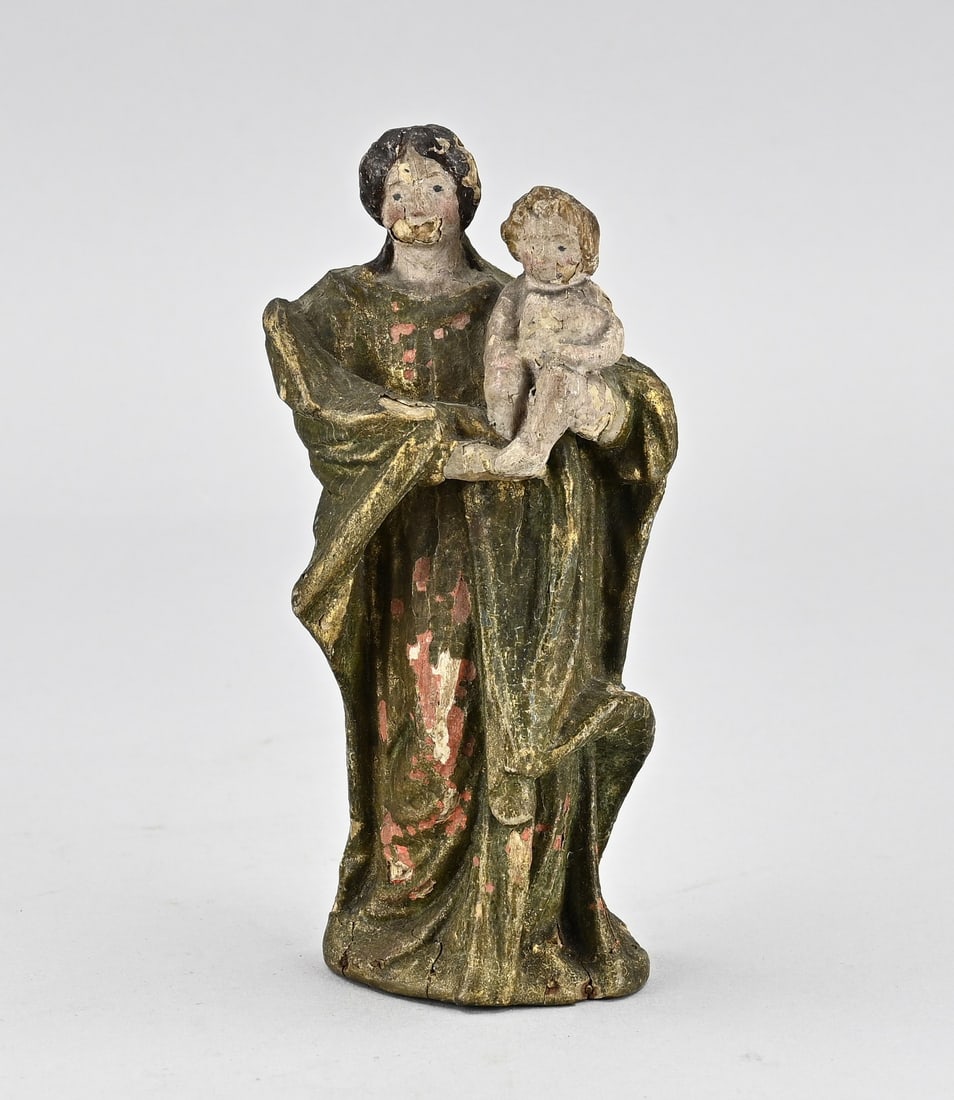 Mary figure, H 16.5 cm.: 17th - 18th century polychrome wooden statue of Mary with the Child Jesus. Dimensions: H 16.5 cm. In good condition.