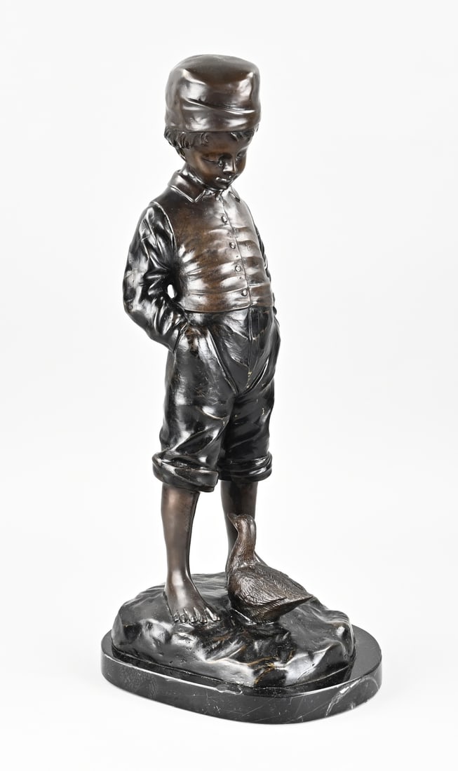 Bronze statue, H 47 cm.: Bronze sculpture of a boy with a duck, mounted on a black marble base. Signed A. Moreau. Second half of the 20th century. Dimensions: H 47 cm. In good condition.