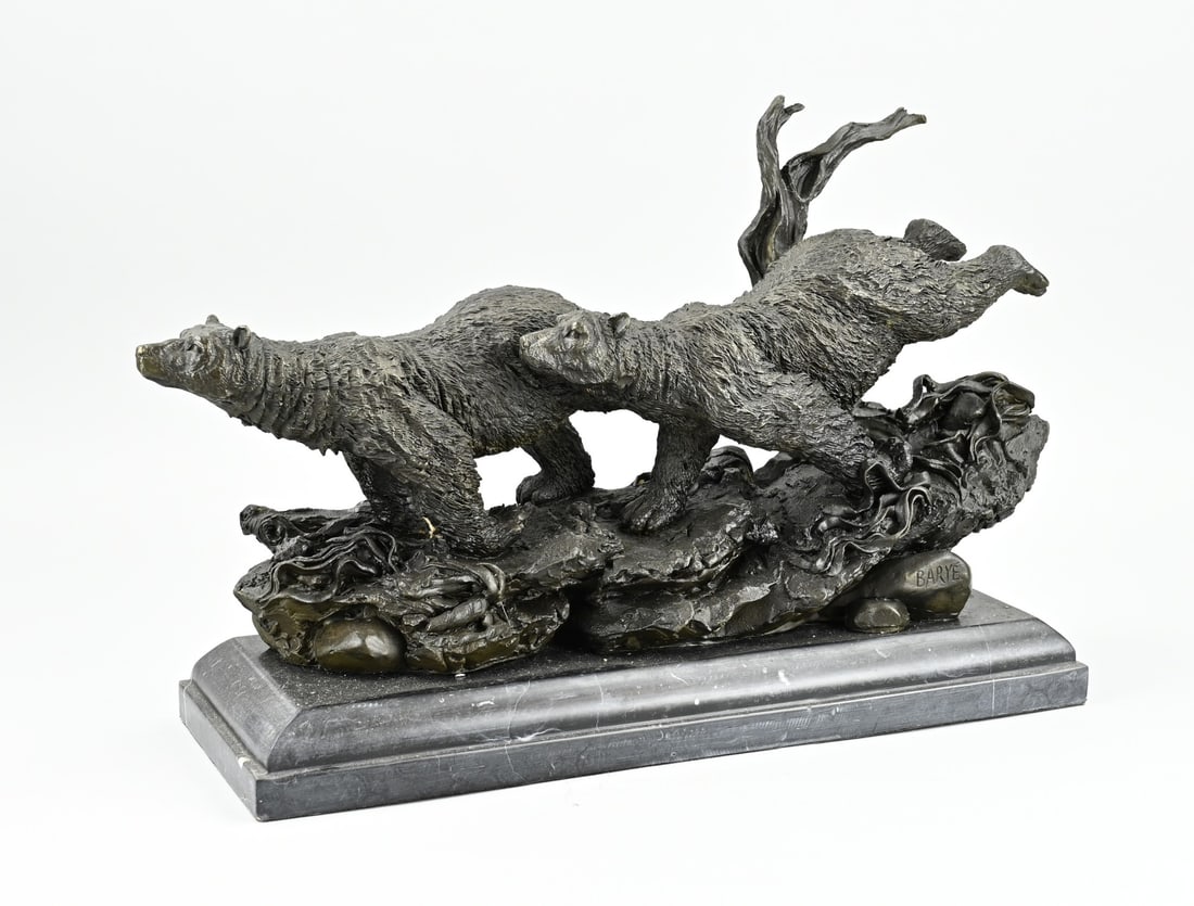 Bronze statue, Bears: Bronze figure group with bears, mounted on a black marble base. 21st century. Dimensions: 30 x 42 x 16 cm. In good condition.