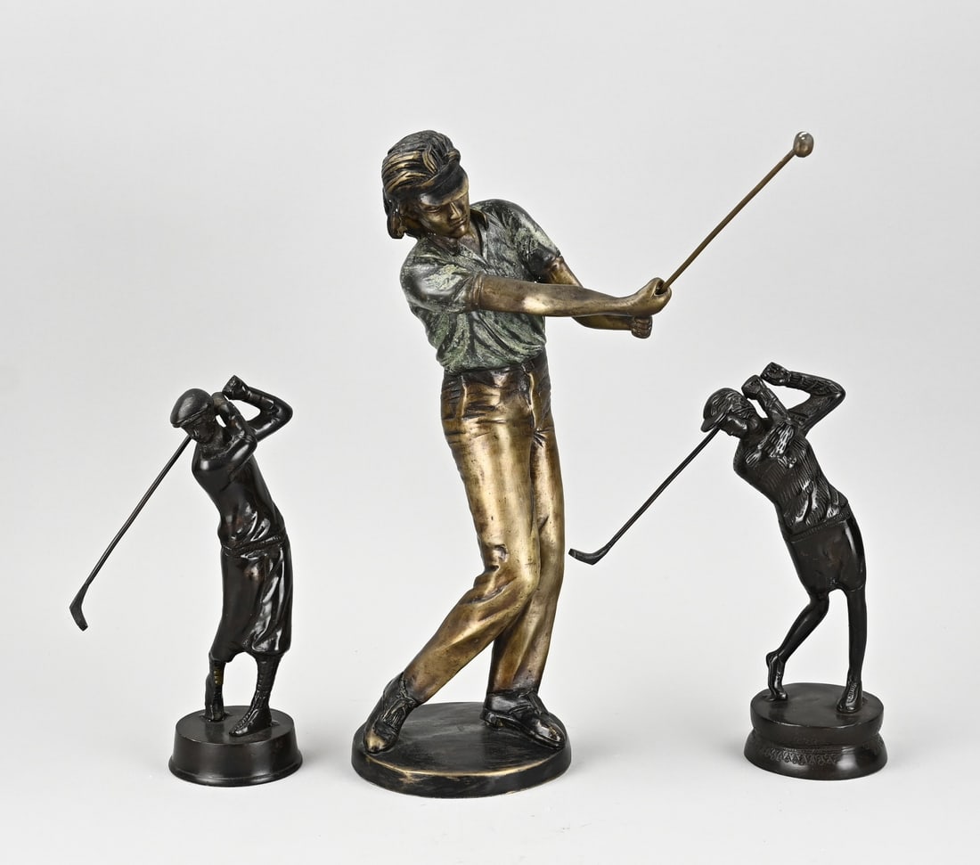 3 Golfers: Three diverse bronze golfers. Second half of the 20th century. Dimensions: 24 x 38 cm. In good condition.