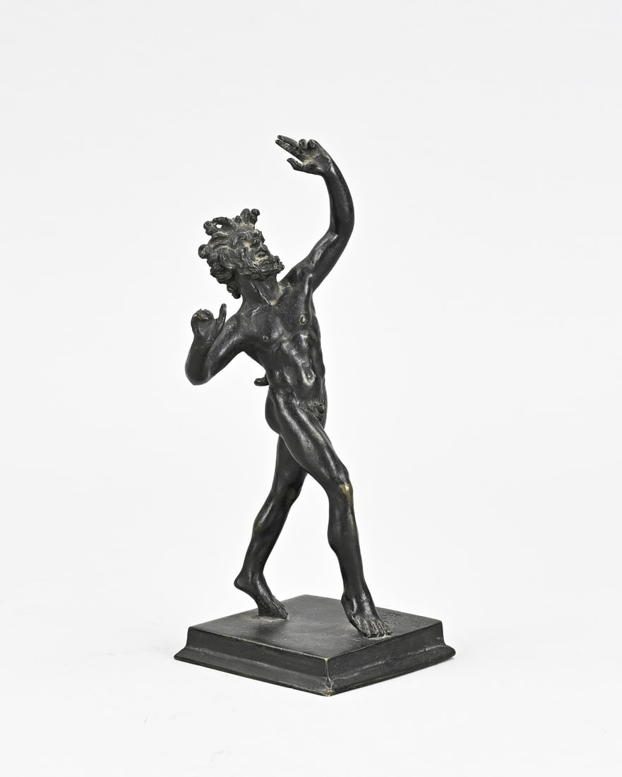 Bronze sculpture, Faun: Antique bronze Grand Tour faun. France. Circa 1890. Dimensions: 15.5 cm. Two fingers are missing. In good condition.