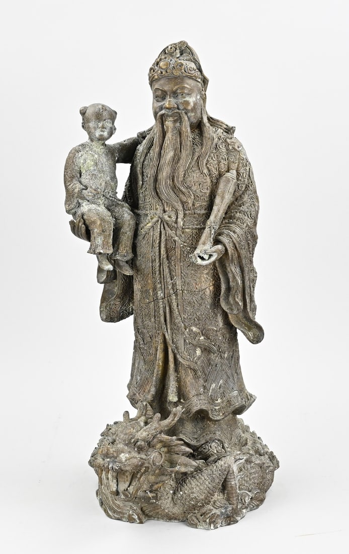 Bronze statue, Wise Man: Old Chinese bronze statue of a sage with a boy and a dragon. Second half of the 20th century. Dimensions: H 53 cm. Casting crack. In good condition.