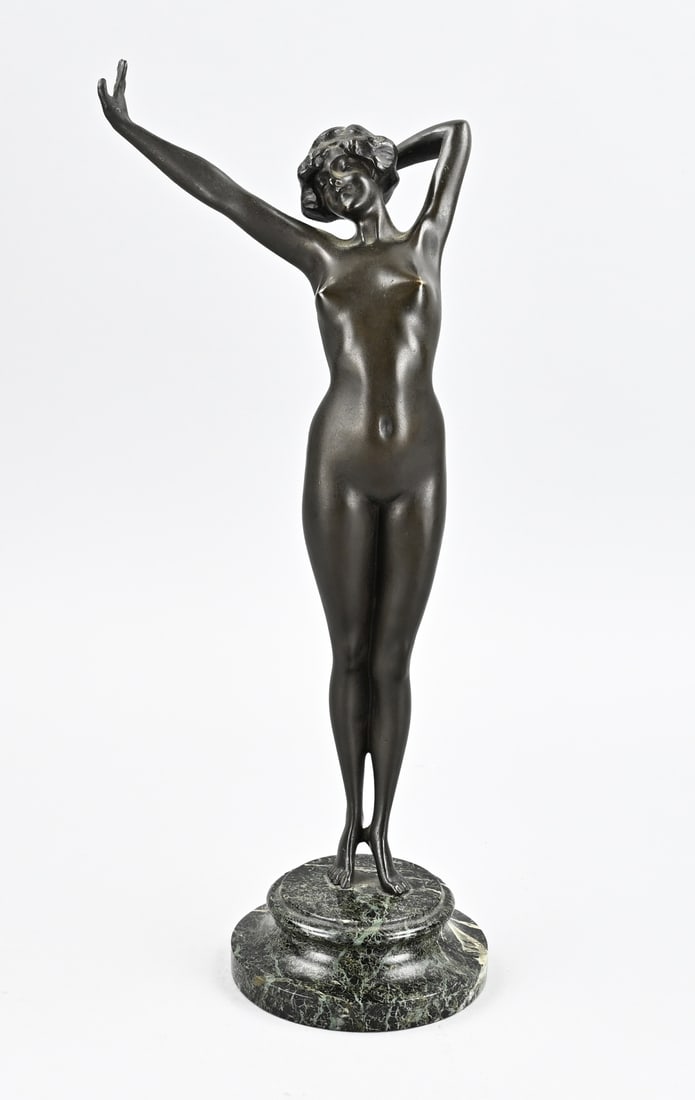 Art Deco figure, Woman: Antique bronze Art Deco/Jugendstil figure. Nude lady stretching. On a black marble base. Attributed to Paul Philippe. Circa 1910. Dimensions: H 40 cm. In good condition.
