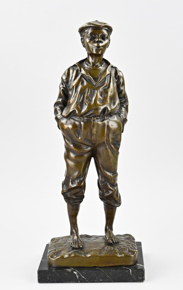 Bronze statue, Whistling Boy: Bronze figure of a whistling young man, placed on a black marble base. 20th century. Recast, after Moreau. Signed. Dimensions: H 51 cm. In good condition.