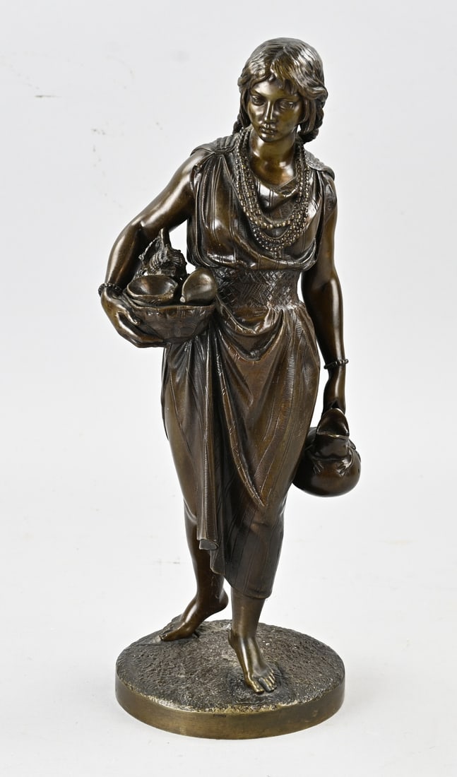 Bronze statue, Woman with jug: Signed bronze figure by Cumberworth, La Marcharde de coguillages, 1811 - 1852. Woman with jug + shells. Circa 1900. Dimensions: H 40 cm. In good condition.