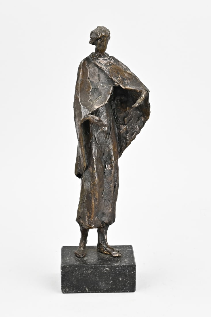 Bronze statue, Woman in Robe: Bronze figure by Jos van Riemsdijk. 1915 - 2005. Woman in robe. Dimensions: H 36 cm. In good condition.