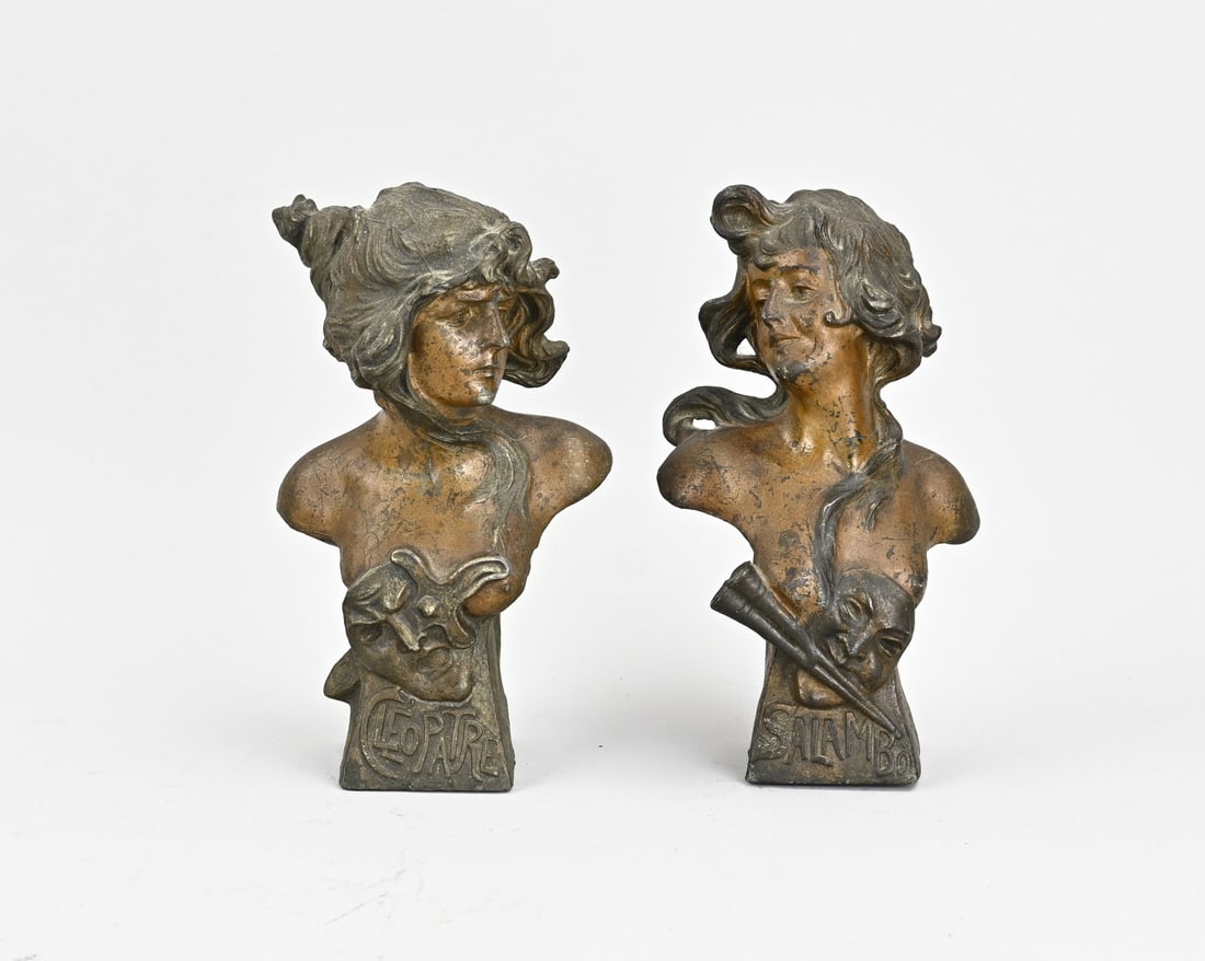 2x French bust: Two antique French samac Art Nouveau busts. Circa 1900. 1x Cleopatre. 1x Salambo. Dimensions: H 19 cm. In good condition.