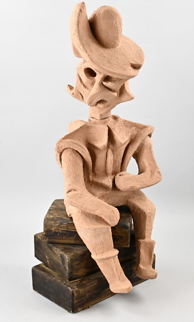 Terracotta statue, 89 cm.: Large 1960s terracotta figure sitting on wooden books. Picasso-like style. Dimensions: 89 cm. In good condition.
