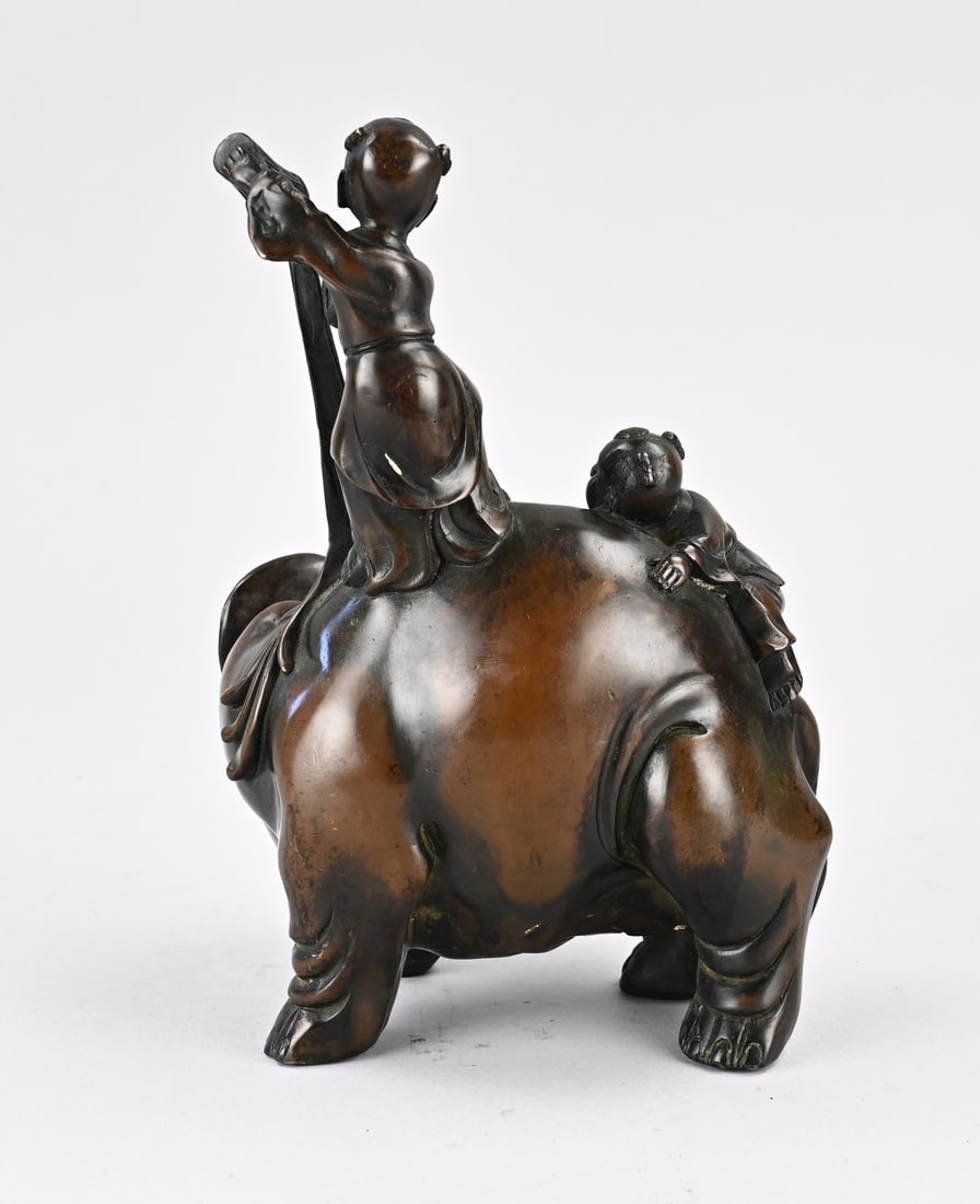 Bronze statue (elephant) - 2