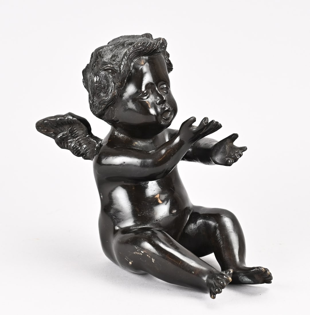 Old bronze angel, 20 cm.: Old bronze angel. 20th century. Dimensions: 20 cm. In good condition.