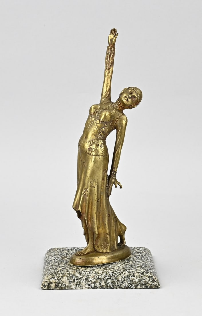 Bronze statue, dancer: Antique bronze Oriental dancer on a granite base. Recast after Chiparus. Circa 1930. Dimensions: H 26 cm. In good condition.