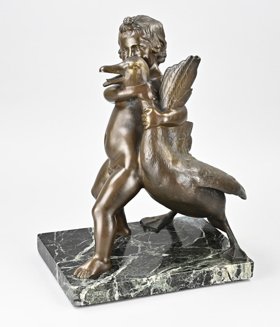 Bronze statue, Putti with goose: Bronze sculpture. 20th century. Putti with a goose titled *The Goose Strangler* from Greek mythology, on a marble base. Indistinct signature. Dimensions: 36 x 32 x 20 cm. In good condition.