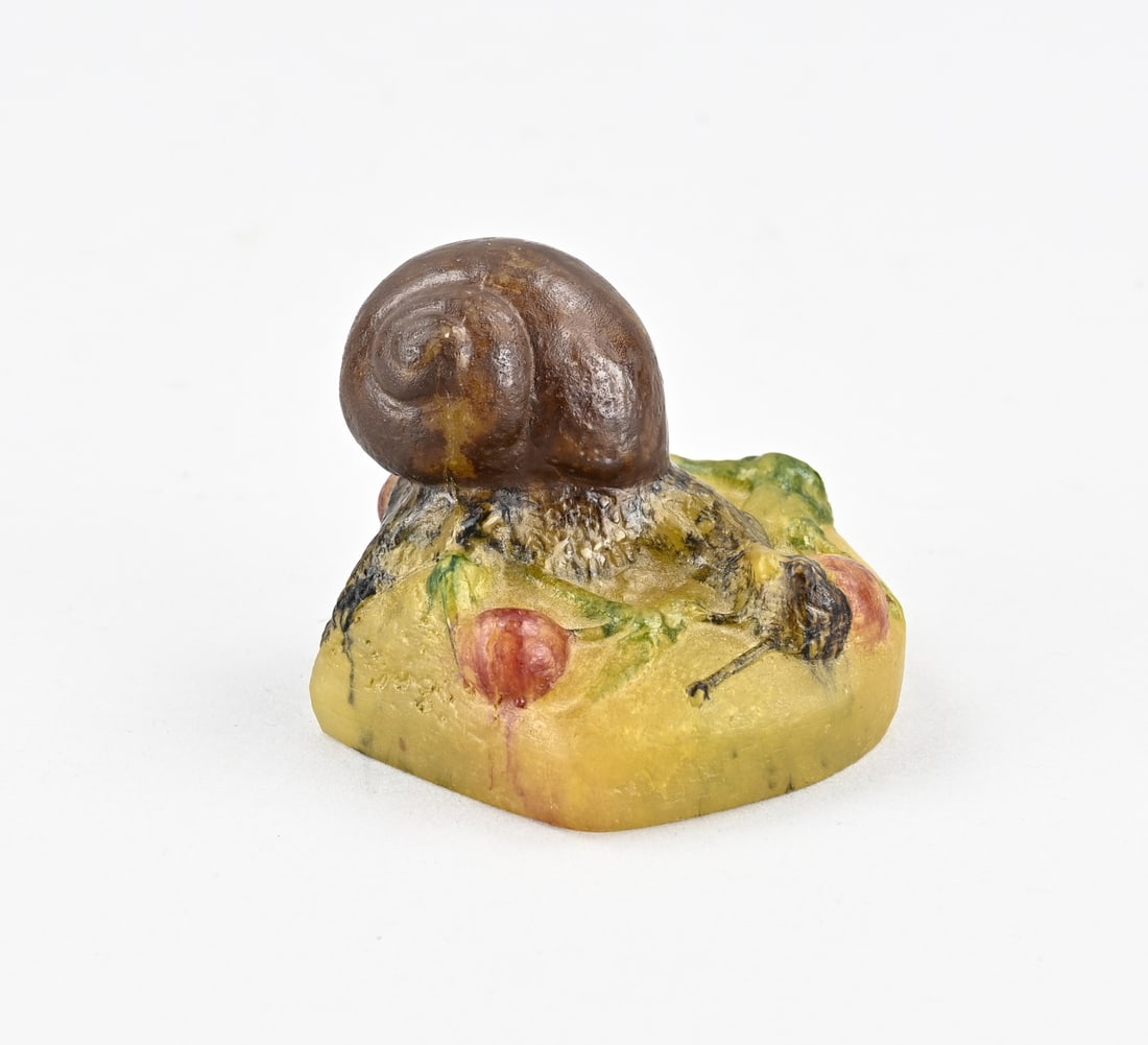 Glass paperweight: Rare antique glass Walter paperweight, pâte-de-verre. Wine snail. Dimensions: 7 x 7 x 8 cm. In good condition.