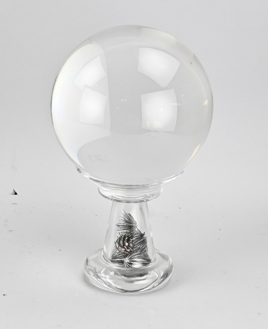Glass divining crystal + console: Glass fortune teller's globe on a (separate) glass console. 21st century. Dimensions: H 35 x Ø 19 cm. In good condition.