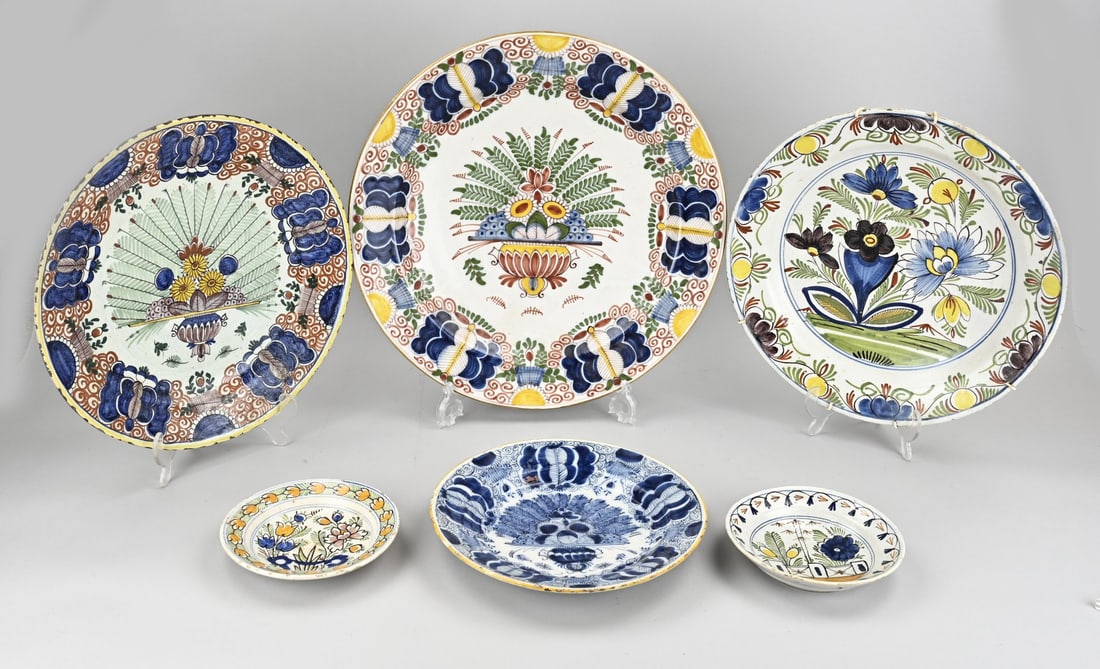 6x Various Delft plates Ø 17 - 42 cm.: Six diverse antique Delft polychrome faience plates. 18th - 19th century. Dimensions: Ø 17 - 42 cm. In good condition.