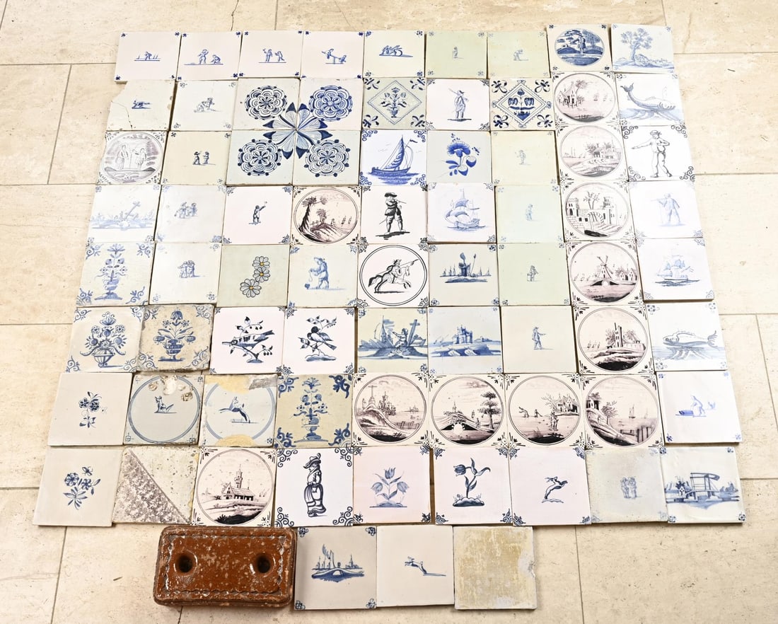 Lot of various tiles (75 pcs. ): Lot of 75 pieces, various antique Dutch wall tiles. Dimensions: 13 x 13 cm. In fair/good condition.