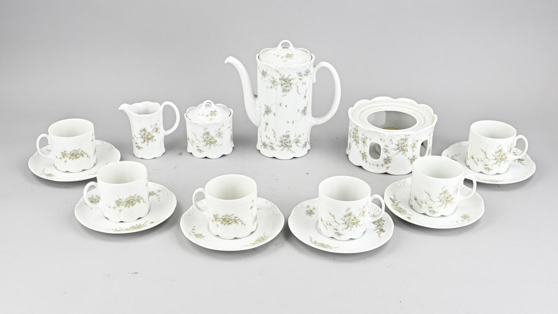 Rosenthal tea set: Antique, ten-piece, German porcelain Rosenthal tea set. Decoration: Classic Rose. Art Nouveau style. 20th century. Dimensions: 7 x 22 cm. In good condition.