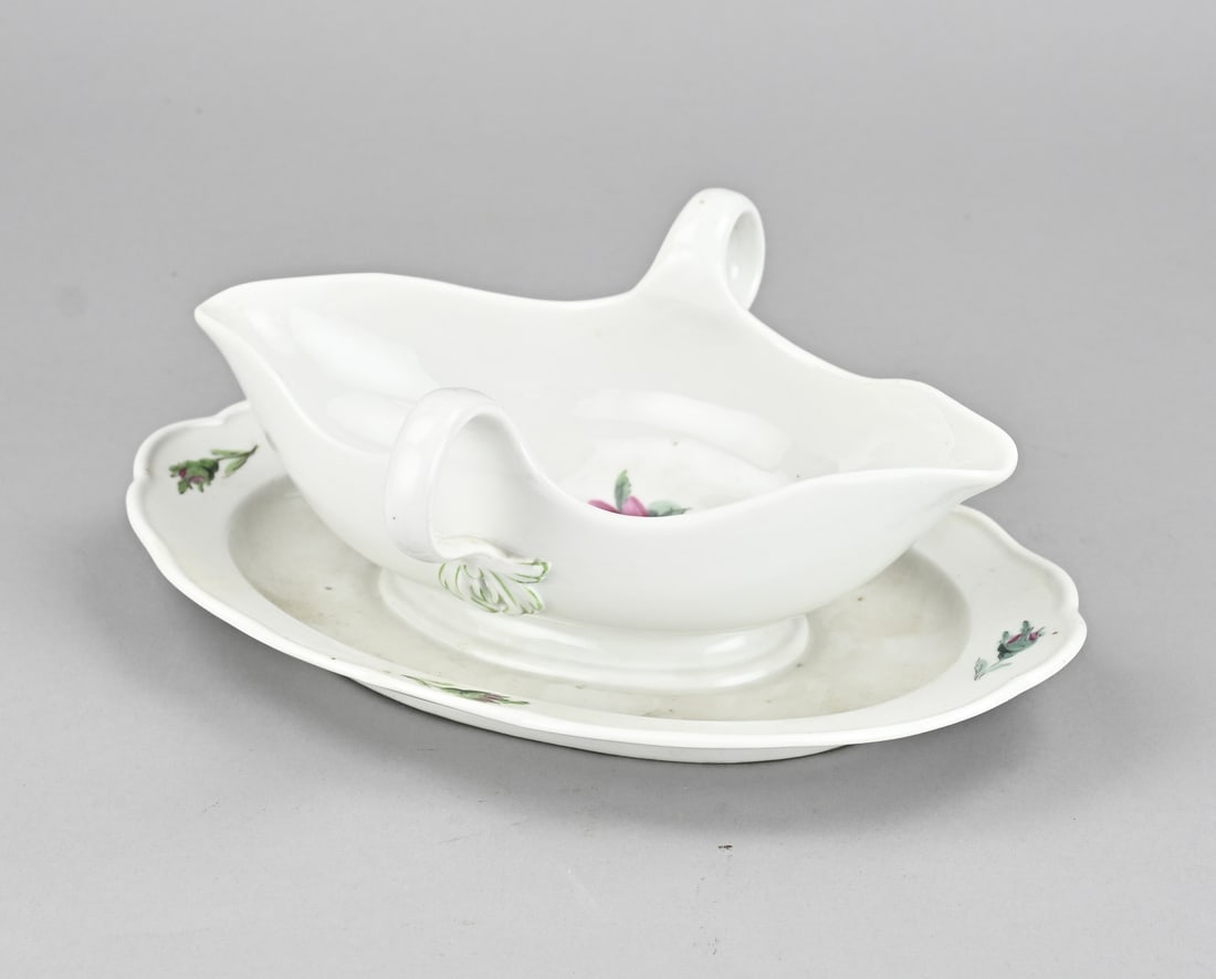 Meissen sauce boat, 1950 (1 of 2)