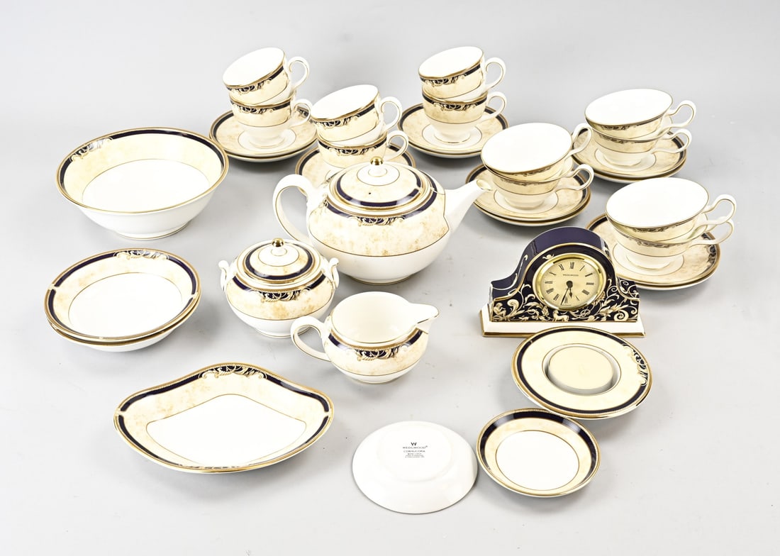 22-Piece Wedgwood dinner service (1 of 1)