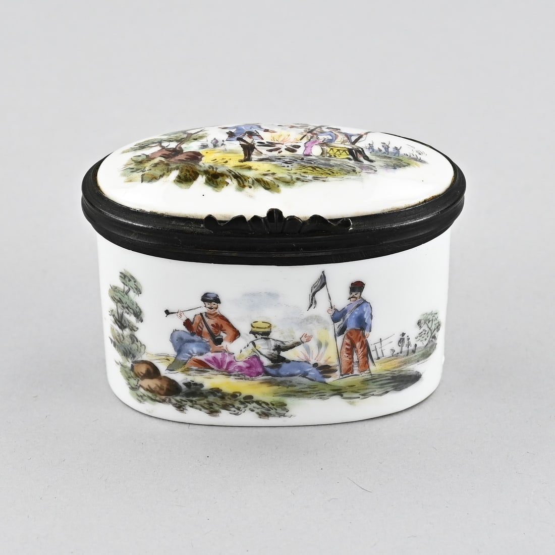 Snuff box (France): Antique, French, hand-painted porcelain snuff box with soldier decoration. German base mark. Dimensions: 5.3 x 8 x 4.5 cm. In good condition.