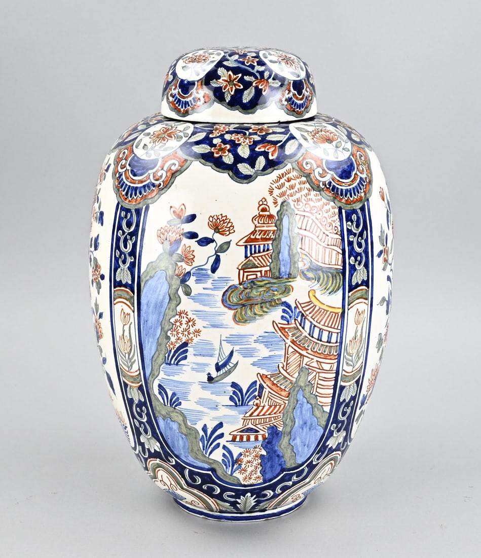 Antique Delft lidded vase, H 40 cm.: Antique Delft polychrome faience lidded vase with chinoiserie decoration. Dimensions: H 40 cm. In good condition.