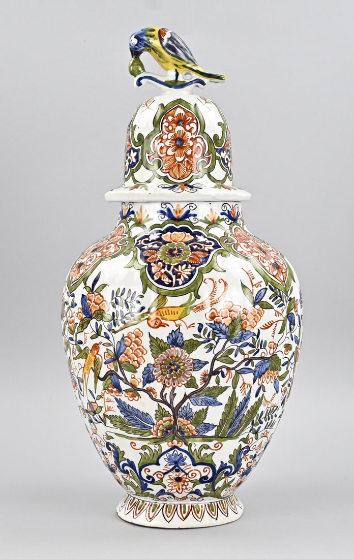 Delft lidded vase, H 49 cm.: Antique Delft polychrome faience lidded vase with chinoiserie decoration. Base mark. Dimensions: H 49 cm. In good condition.