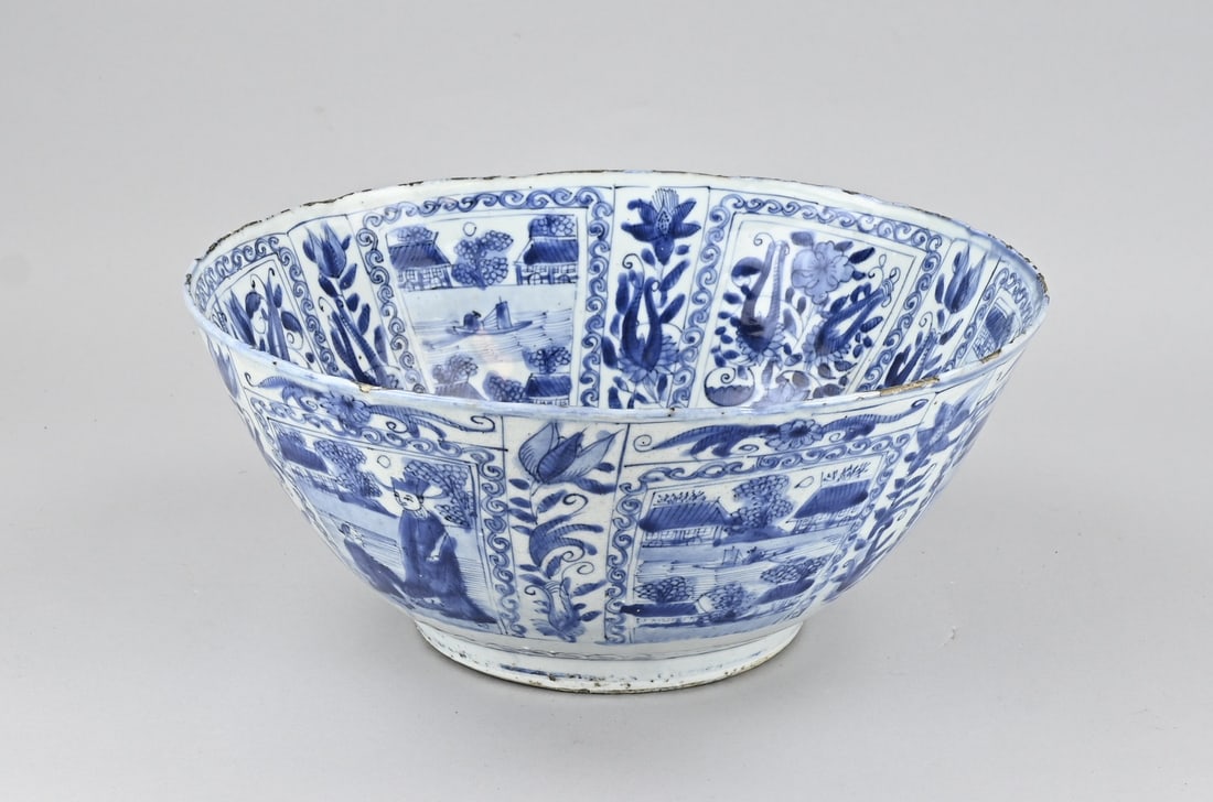 Chinese bowl Ø 36 cm.: Large 16th-17th century Chinese Kraak porcelain bowl with landscape/floral/figures, etc. Dimensions: H 16 x Ø 36 cm. In good condition.