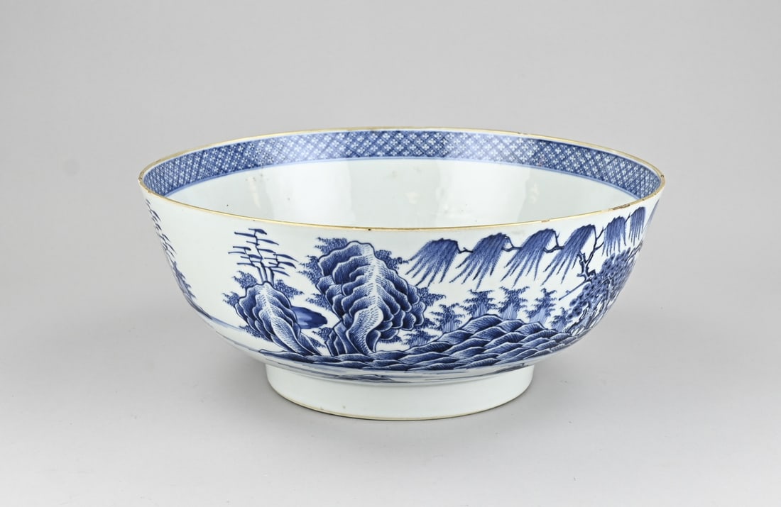 Chinese bowl Ø 37.3 cm. (1 of 1)